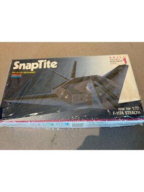 Stealth F-117A Stealth Desk Top Monogram SnapTite 1:72 MODEL KIT #1148